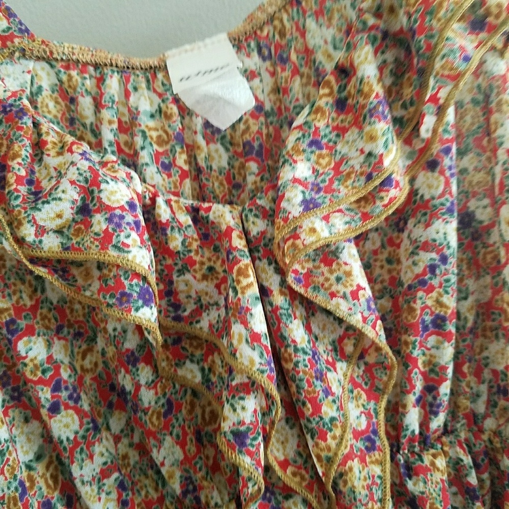 Floral Patterned Ruffle Sleeveless Blouse - Picture 2 of 4